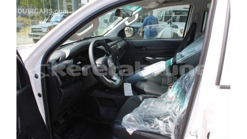 Big with watermark toyota hilux belait import dubai 3012