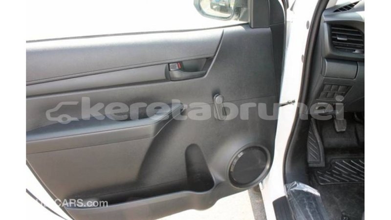 Big with watermark toyota hilux belait import dubai 3012