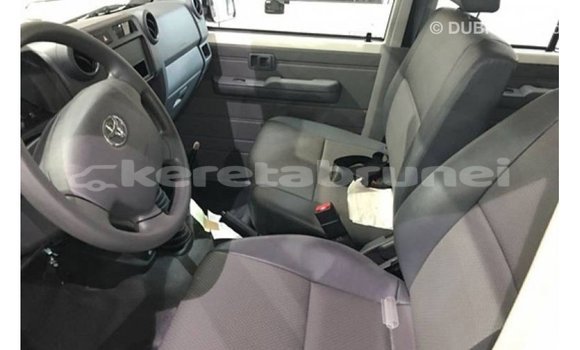 Buy Import Toyota Land Cruiser White Car in Import - Dubai in Belait Buy Import Toyota Land Cruiser White Car in Import - Dubai in Belait