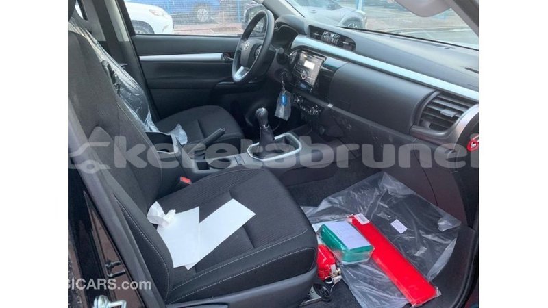 Big with watermark toyota hilux belait import dubai 3017