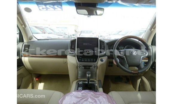 Buy Import Toyota Land Cruiser White Car in Import - Dubai in Belait Buy Import Toyota Land Cruiser White Car in Import - Dubai in Belait