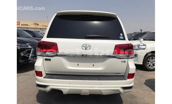 Buy Import Toyota Land Cruiser White Car in Import - Dubai in Belait Buy Import Toyota Land Cruiser White Car in Import - Dubai in Belait