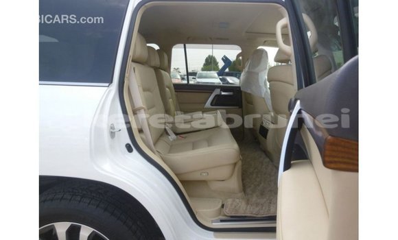 Buy Import Toyota Land Cruiser White Car in Import - Dubai in Belait Buy Import Toyota Land Cruiser White Car in Import - Dubai in Belait