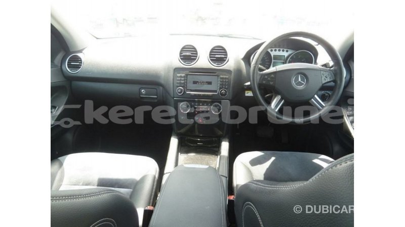 Big with watermark mercedes benz 190 belait import dubai 3044