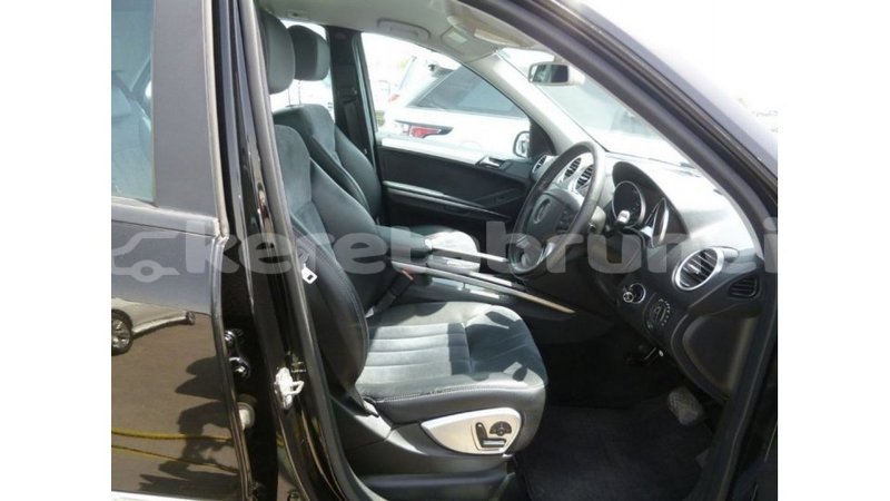 Big with watermark mercedes benz 190 belait import dubai 3044