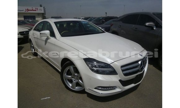 Buy Import Mercedes-Benz 190 White Car in Import - Dubai in Belait Buy Import Mercedes-Benz 190 White Car in Import - Dubai in Belait