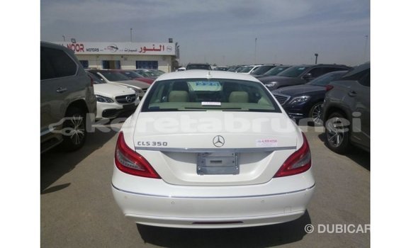 Buy Import Mercedes-Benz 190 White Car in Import - Dubai in Belait Buy Import Mercedes-Benz 190 White Car in Import - Dubai in Belait