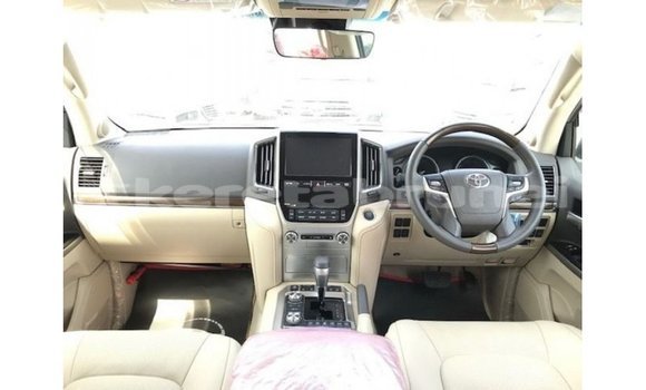 Buy Import Toyota Land Cruiser White Car in Import - Dubai in Belait Buy Import Toyota Land Cruiser White Car in Import - Dubai in Belait