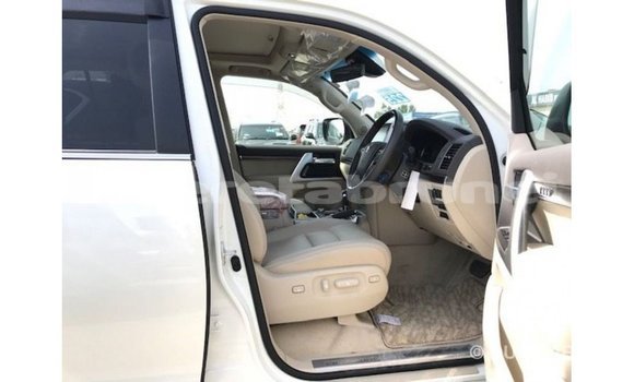 Buy Import Toyota Land Cruiser White Car in Import - Dubai in Belait Buy Import Toyota Land Cruiser White Car in Import - Dubai in Belait