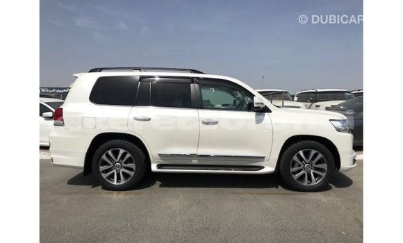 Buy Import Toyota Land Cruiser White Car in Import - Dubai in Belait Buy Import Toyota Land Cruiser White Car in Import - Dubai in Belait