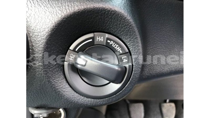 Big with watermark toyota hilux belait import dubai 3058