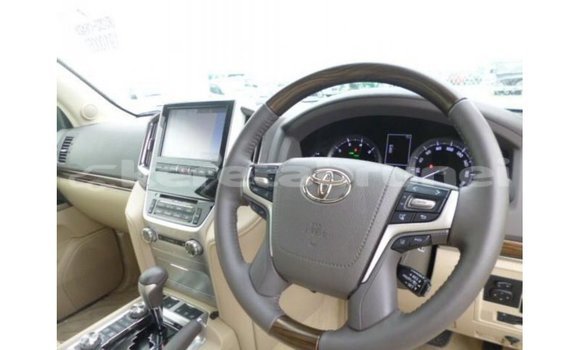 Buy Import Toyota Land Cruiser White Car in Import - Dubai in Belait Buy Import Toyota Land Cruiser White Car in Import - Dubai in Belait