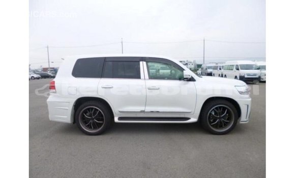 Buy Import Toyota Land Cruiser White Car in Import - Dubai in Belait Buy Import Toyota Land Cruiser White Car in Import - Dubai in Belait