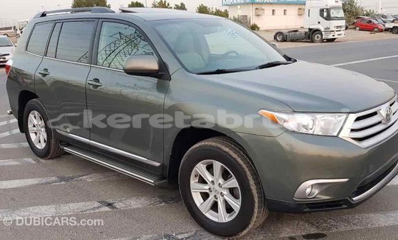 Buy Import Toyota Highlander Green Car in Import - Dubai in Belait Buy Import Toyota Highlander Green Car in Import - Dubai in Belait