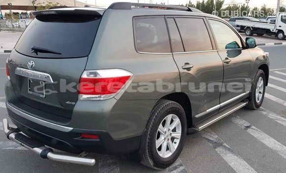 Buy Import Toyota Highlander Green Car in Import - Dubai in Belait Buy Import Toyota Highlander Green Car in Import - Dubai in Belait
