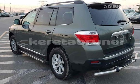 Buy Import Toyota Highlander Green Car in Import - Dubai in Belait Buy Import Toyota Highlander Green Car in Import - Dubai in Belait
