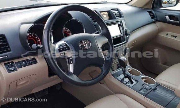 Buy Import Toyota Highlander Green Car in Import - Dubai in Belait Buy Import Toyota Highlander Green Car in Import - Dubai in Belait