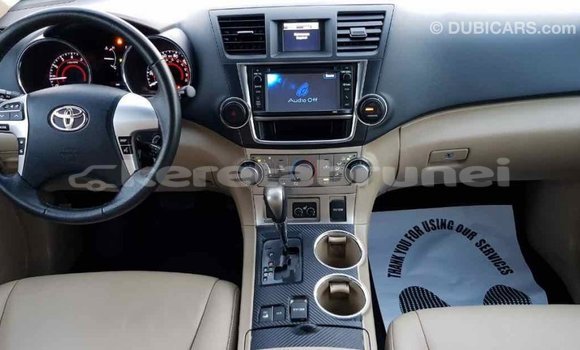 Buy Import Toyota Highlander Green Car in Import - Dubai in Belait Buy Import Toyota Highlander Green Car in Import - Dubai in Belait