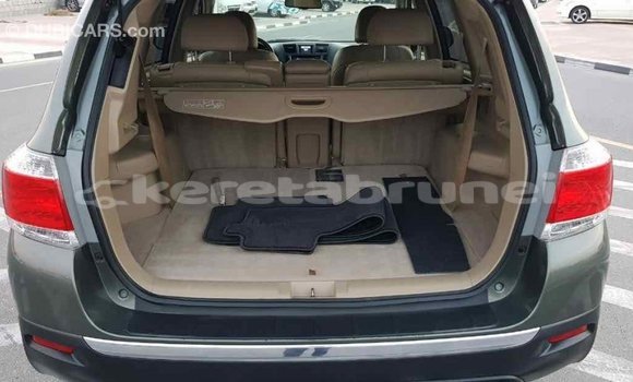 Buy Import Toyota Highlander Green Car in Import - Dubai in Belait Buy Import Toyota Highlander Green Car in Import - Dubai in Belait