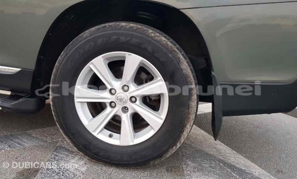 Buy Import Toyota Highlander Green Car in Import - Dubai in Belait Buy Import Toyota Highlander Green Car in Import - Dubai in Belait