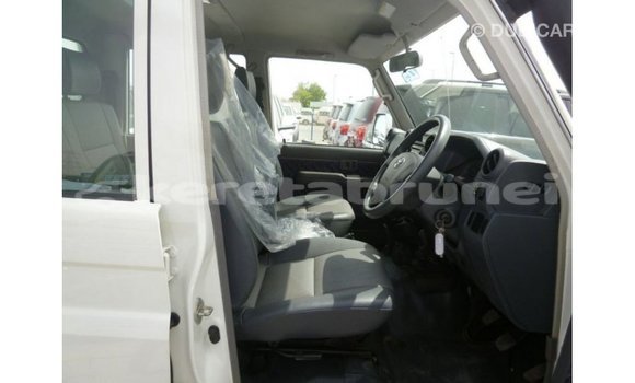 Buy Import Toyota Land Cruiser White Car in Import - Dubai in Belait Buy Import Toyota Land Cruiser White Car in Import - Dubai in Belait