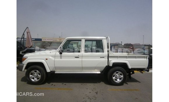 Buy Import Toyota Land Cruiser White Car in Import - Dubai in Belait Buy Import Toyota Land Cruiser White Car in Import - Dubai in Belait