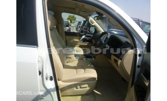 Buy Import Toyota Land Cruiser White Car in Import - Dubai in Belait Buy Import Toyota Land Cruiser White Car in Import - Dubai in Belait