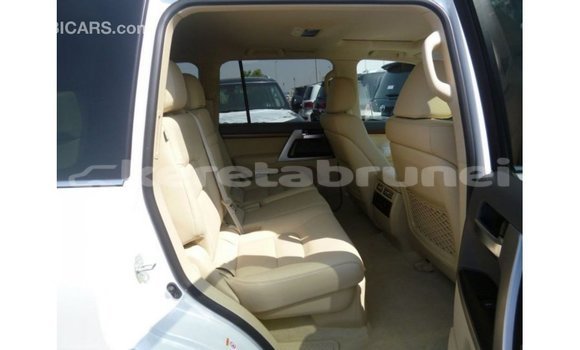 Buy Import Toyota Land Cruiser White Car in Import - Dubai in Belait Buy Import Toyota Land Cruiser White Car in Import - Dubai in Belait