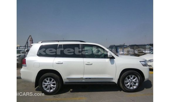 Buy Import Toyota Land Cruiser White Car in Import - Dubai in Belait Buy Import Toyota Land Cruiser White Car in Import - Dubai in Belait