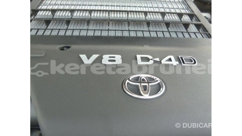 Big with watermark toyota land cruiser belait import dubai 3094