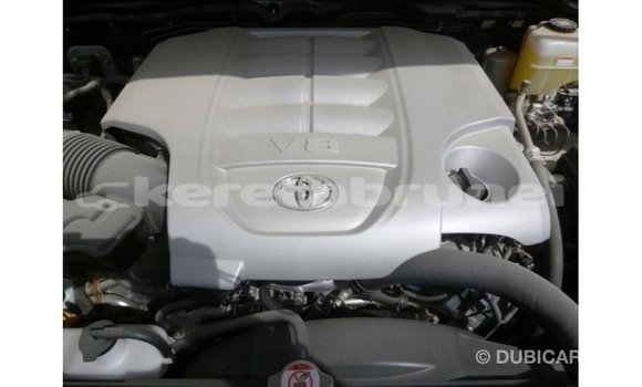 Buy Import Toyota Land Cruiser White Car in Import - Dubai in Belait Buy Import Toyota Land Cruiser White Car in Import - Dubai in Belait