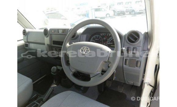 Buy Import Toyota Land Cruiser White Car in Import - Dubai in Belait Buy Import Toyota Land Cruiser White Car in Import - Dubai in Belait
