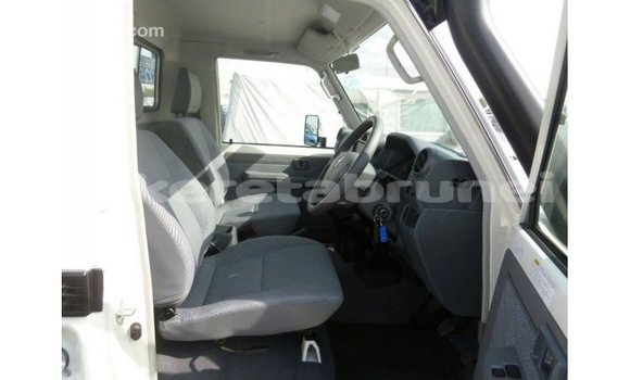 Buy Import Toyota Land Cruiser White Car in Import - Dubai in Belait Buy Import Toyota Land Cruiser White Car in Import - Dubai in Belait