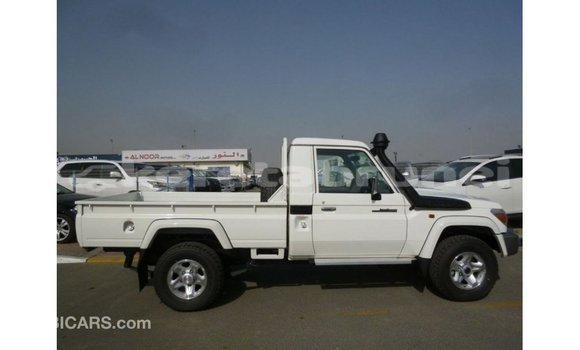 Buy Import Toyota Land Cruiser White Car in Import - Dubai in Belait Buy Import Toyota Land Cruiser White Car in Import - Dubai in Belait