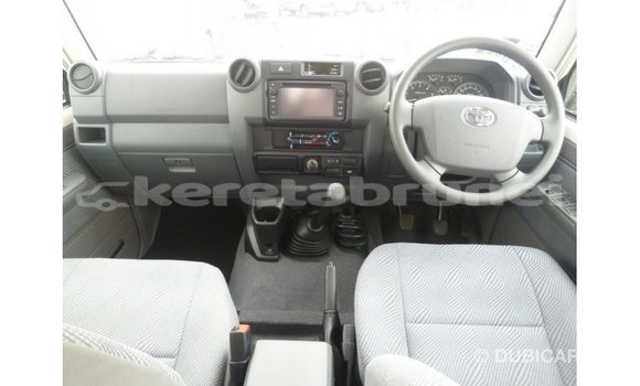 Buy Import Toyota Land Cruiser White Car in Import - Dubai in Belait Buy Import Toyota Land Cruiser White Car in Import - Dubai in Belait