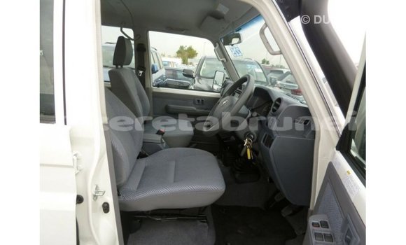 Buy Import Toyota Land Cruiser White Car in Import - Dubai in Belait Buy Import Toyota Land Cruiser White Car in Import - Dubai in Belait