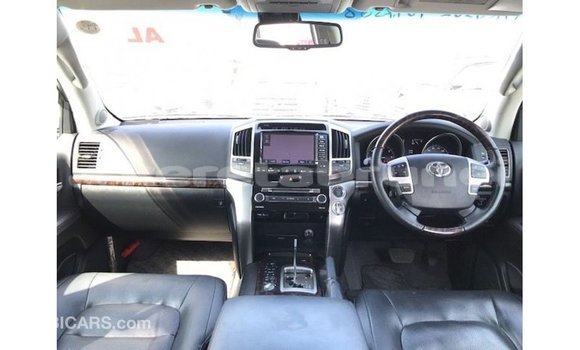 Buy Import Toyota Land Cruiser White Car in Import - Dubai in Belait Buy Import Toyota Land Cruiser White Car in Import - Dubai in Belait