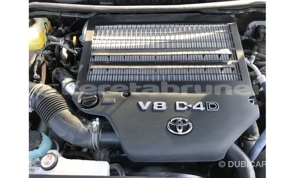 Buy Import Toyota Land Cruiser White Car in Import - Dubai in Belait Buy Import Toyota Land Cruiser White Car in Import - Dubai in Belait