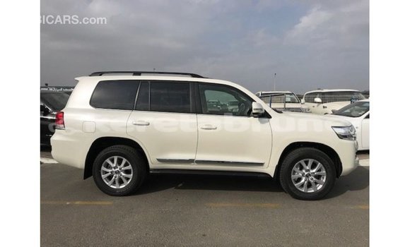 Buy Import Toyota Land Cruiser White Car in Import - Dubai in Belait Buy Import Toyota Land Cruiser White Car in Import - Dubai in Belait