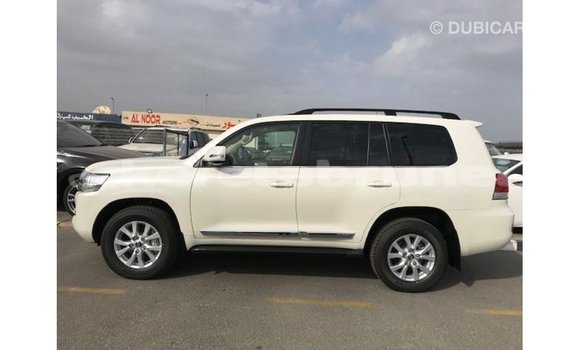 Buy Import Toyota Land Cruiser White Car in Import - Dubai in Belait Buy Import Toyota Land Cruiser White Car in Import - Dubai in Belait