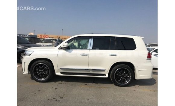 Buy Import Toyota Land Cruiser White Car in Import - Dubai in Belait Buy Import Toyota Land Cruiser White Car in Import - Dubai in Belait