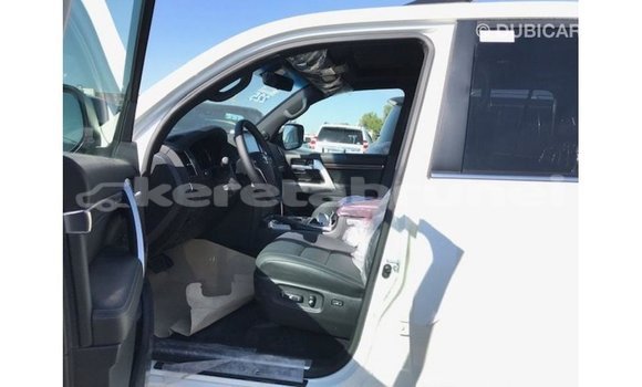 Buy Import Toyota Land Cruiser White Car in Import - Dubai in Belait Buy Import Toyota Land Cruiser White Car in Import - Dubai in Belait