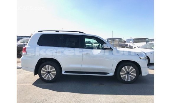 Buy Import Toyota Land Cruiser White Car in Import - Dubai in Belait Buy Import Toyota Land Cruiser White Car in Import - Dubai in Belait