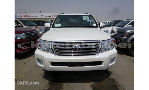 Buy Import Toyota Land Cruiser White Car in Import - Dubai in Belait Buy Import Toyota Land Cruiser White Car in Import - Dubai in Belait
