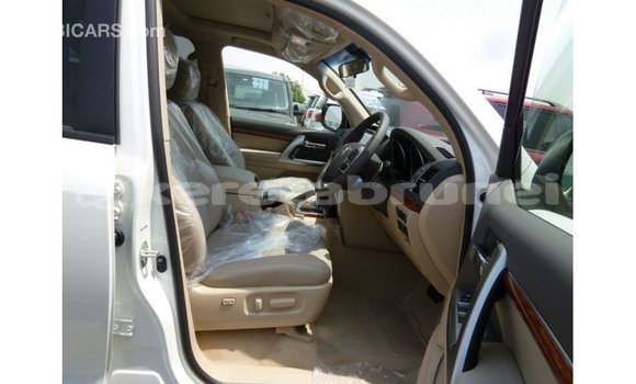 Buy Import Toyota Land Cruiser White Car in Import - Dubai in Belait Buy Import Toyota Land Cruiser White Car in Import - Dubai in Belait