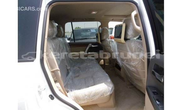 Buy Import Toyota Land Cruiser White Car in Import - Dubai in Belait Buy Import Toyota Land Cruiser White Car in Import - Dubai in Belait