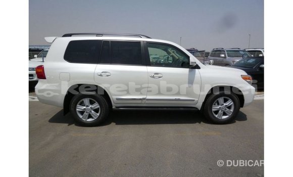 Buy Import Toyota Land Cruiser White Car in Import - Dubai in Belait Buy Import Toyota Land Cruiser White Car in Import - Dubai in Belait