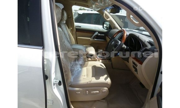 Buy Import Toyota Land Cruiser White Car in Import - Dubai in Belait Buy Import Toyota Land Cruiser White Car in Import - Dubai in Belait