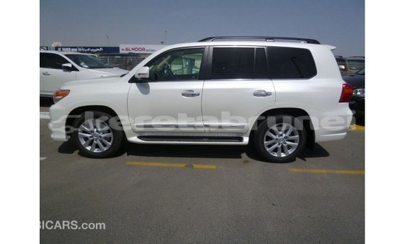 Buy Import Toyota Land Cruiser White Car in Import - Dubai in Belait Buy Import Toyota Land Cruiser White Car in Import - Dubai in Belait