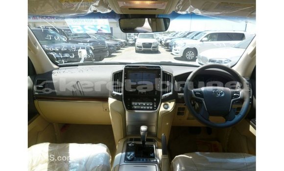 Buy Import Toyota Land Cruiser White Car in Import - Dubai in Belait Buy Import Toyota Land Cruiser White Car in Import - Dubai in Belait